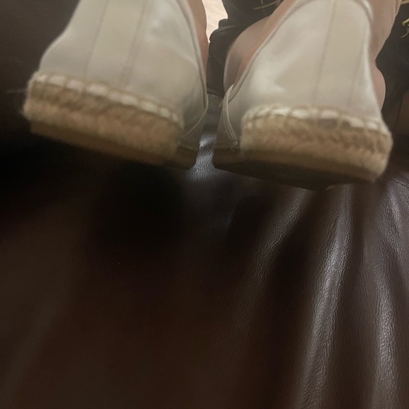 Tory Burch white mini ballet flats. Lightweight comfy . - Picture 6 of 8